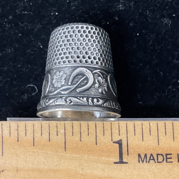 Vintage Ornate Silver Thimble - Picture 6 of 6